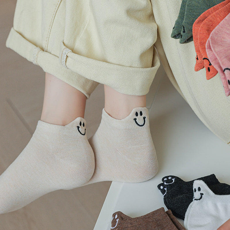 🔥10 Pairs Four Seasons Cartoon Embroidered Smiling Face Socks